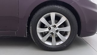 Used 2012 Hyundai Verna [2011-2015] Fluidic 1.6 CRDi SX Diesel Manual tyres RIGHT FRONT TYRE RIM VIEW