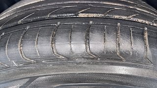 Used 2016 Ford Figo [2015-2019] Titanium 1.2 Ti-VCT Petrol Manual tyres LEFT FRONT TYRE TREAD VIEW