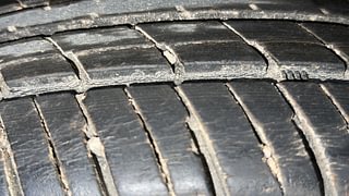 Used 2019 Renault Kwid [2017-2019] RXT 1.0 SCE Special (O) Petrol Manual tyres LEFT REAR TYRE TREAD VIEW