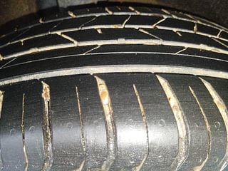 Used 2017 Maruti Suzuki Baleno [2015-2019] Zeta Petrol Petrol Manual tyres RIGHT REAR TYRE TREAD VIEW