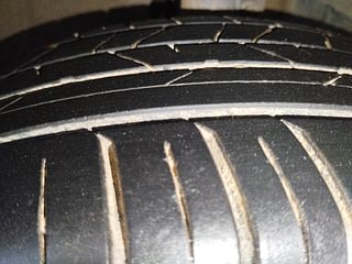 Used 2017 Maruti Suzuki Baleno [2015-2019] Zeta Petrol Petrol Manual tyres RIGHT FRONT TYRE TREAD VIEW