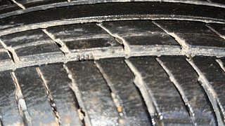 Used 2019 Renault Kwid [2017-2019] RXT 1.0 SCE Special (O) Petrol Manual tyres RIGHT REAR TYRE TREAD VIEW