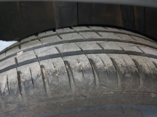 Used 2021 Renault Kwid RXL 1.0 SCE Petrol Manual tyres RIGHT REAR TYRE TREAD VIEW