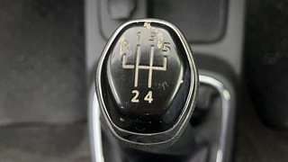 Used 2019 Renault Kwid [2017-2019] RXT 1.0 SCE Special (O) Petrol Manual interior GEAR  KNOB VIEW