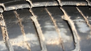 Used 2019 Renault Kwid [2017-2019] RXT 1.0 SCE Special (O) Petrol Manual tyres LEFT FRONT TYRE TREAD VIEW