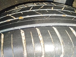 Used 2017 Maruti Suzuki Baleno [2015-2019] Zeta Petrol Petrol Manual tyres LEFT REAR TYRE TREAD VIEW