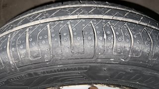 Used 2011 Maruti Suzuki Wagon R 1.0 [2010-2013] LXi CNG Petrol+cng Manual tyres RIGHT FRONT TYRE TREAD VIEW