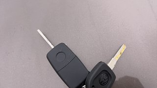 Used 2018 Volkswagen Ameo [2016-2020] Highline1.5L (D) Diesel Manual extra CAR KEY VIEW