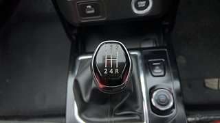 Used 2021 Renault Kiger RXZ 1.0 Turbo MT Dual Tone Petrol Manual interior GEAR  KNOB VIEW