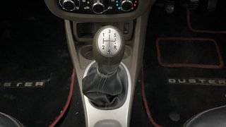 Used 2019 Renault Duster [2015-2019] 85 PS RXS MT Diesel Manual interior GEAR  KNOB VIEW