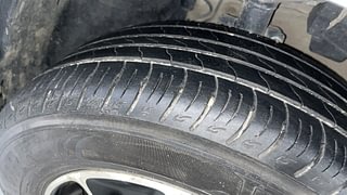 Used 2019 Renault Duster [2015-2019] 85 PS RXS MT Diesel Manual tyres RIGHT FRONT TYRE TREAD VIEW