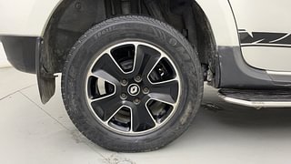 Used 2019 Renault Duster [2015-2019] 85 PS RXS MT Diesel Manual tyres RIGHT REAR TYRE RIM VIEW