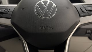 Used 2022 Volkswagen Taigun Highline 1.0 TSI MT Petrol Manual top_features Airbags