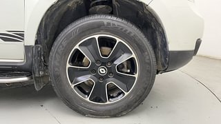 Used 2019 Renault Duster [2015-2019] 85 PS RXS MT Diesel Manual tyres RIGHT FRONT TYRE RIM VIEW