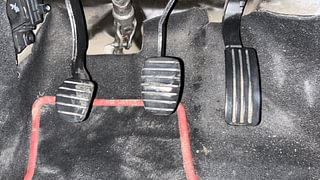 Used 2019 Renault Duster [2015-2019] 85 PS RXS MT Diesel Manual interior PEDALS VIEW