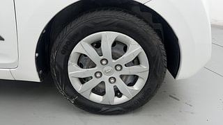 Used 2017 Hyundai Eon [2011-2018] Magna + Petrol Manual tyres RIGHT FRONT TYRE RIM VIEW