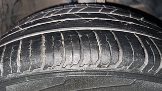 Used 2017 Maruti Suzuki Baleno [2015-2019] Zeta Petrol Petrol Manual tyres RIGHT FRONT TYRE TREAD VIEW