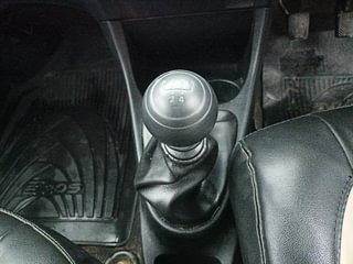 Used 2013 Toyota Etios [2010-2017] GD Diesel Manual interior GEAR  KNOB VIEW