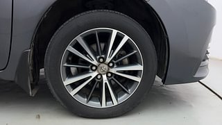 Used 2019 Toyota Corolla Altis [2017-2020] VL CVT Petrol Petrol Automatic tyres RIGHT FRONT TYRE RIM VIEW