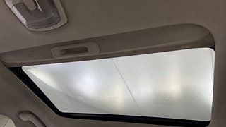 Used 2020 Mahindra XUV 300 W8 (O) Diesel Diesel Manual top_features Sunroof