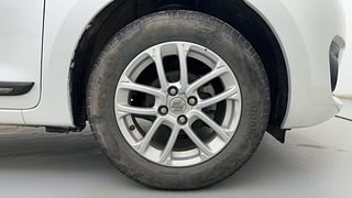 Used 2018 Maruti Suzuki Swift [2017-2021] ZXI Petrol Manual tyres RIGHT FRONT TYRE RIM VIEW