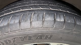 Used 2021 Maruti Suzuki Ciaz Alpha AT Petrol Petrol Automatic tyres RIGHT FRONT TYRE TREAD VIEW