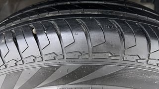 Used 2014 Maruti Suzuki Swift [2011-2017] LXi Petrol Manual tyres RIGHT FRONT TYRE TREAD VIEW