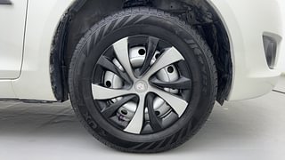 Used 2014 Maruti Suzuki Swift [2011-2017] LXi Petrol Manual tyres RIGHT FRONT TYRE RIM VIEW