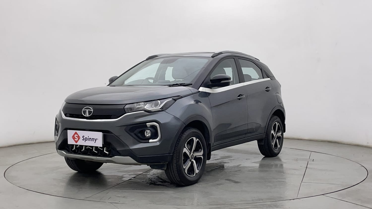 LEFT FRONT CORNER VIEW