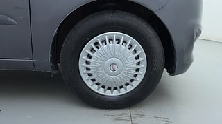 Used 2016 Hyundai i10 magna 1.1 Petrol Manual tyres RIGHT FRONT TYRE RIM VIEW