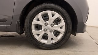 Used 2014 Hyundai Grand i10 [2013-2017] Sportz 1.1 CRDi Diesel Manual tyres RIGHT FRONT TYRE RIM VIEW