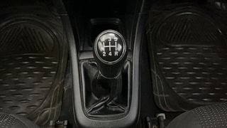 Used 2013 Maruti Suzuki Swift [2011-2017] LXi Petrol Manual interior GEAR  KNOB VIEW