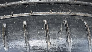 Used 2022 Maruti Suzuki Dzire ZXI CNG Petrol+cng Manual tyres LEFT FRONT TYRE TREAD VIEW
