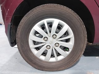 Used 2015 hyundai i10 Sportz 1.1 Petrol Petrol Manual tyres RIGHT REAR TYRE RIM VIEW