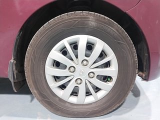 Used 2015 hyundai i10 Sportz 1.1 Petrol Petrol Manual tyres RIGHT FRONT TYRE RIM VIEW