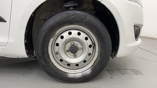 Used 2013 Maruti Suzuki Swift [2011-2017] LXi Petrol Manual tyres RIGHT FRONT TYRE RIM VIEW