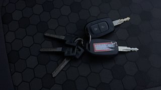 Used 2015 Renault Kwid [2015-2019] RXT Opt Petrol Manual extra CAR KEY VIEW