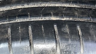 Used 2022 Maruti Suzuki Dzire ZXI CNG Petrol+cng Manual tyres RIGHT REAR TYRE TREAD VIEW