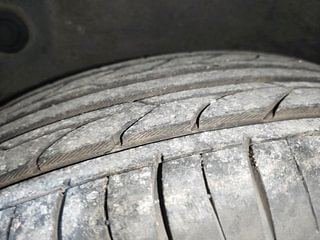 Used 2015 hyundai i10 Sportz 1.1 Petrol Petrol Manual tyres RIGHT REAR TYRE TREAD VIEW