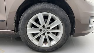 Used 2017 volkswagen Vento 1.2L Highline Petrol AT Petrol Automatic tyres RIGHT FRONT TYRE RIM VIEW