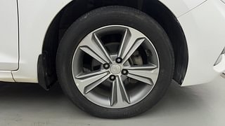 Used 2018 Hyundai Verna [2017-2020] 1.6 VTVT SX (O) Petrol Manual tyres RIGHT FRONT TYRE RIM VIEW