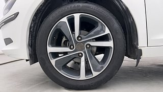 Used 2022 Tata Altroz XZ Plus 1.2 Petrol Manual tyres LEFT FRONT TYRE RIM VIEW