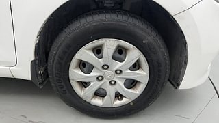 Used 2015 Hyundai Elite i20 [2014-2018] Magna 1.2 Petrol Manual tyres RIGHT FRONT TYRE RIM VIEW