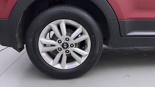 Used 2016 Hyundai Creta [2015-2018] 1.6 SX Plus Petrol Petrol Manual tyres RIGHT REAR TYRE RIM VIEW