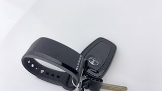 Used 2022 Tata Altroz XZ Plus 1.2 Petrol Manual extra CAR KEY VIEW