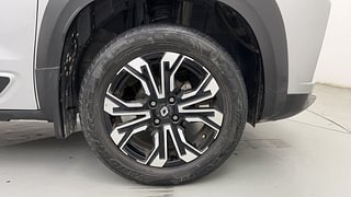 Used 2023 Renault Kiger RXT (O) MT Petrol Manual tyres RIGHT FRONT TYRE RIM VIEW