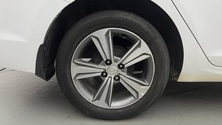 Used 2018 Hyundai Verna [2017-2020] 1.6 VTVT SX (O) Petrol Manual tyres RIGHT REAR TYRE RIM VIEW