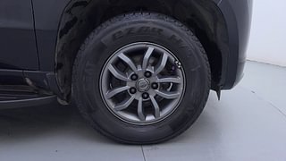 Used 2018 Mahindra TUV300 [2015-2020] T10 Diesel Manual tyres RIGHT FRONT TYRE RIM VIEW