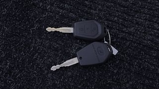 Used 2018 Mahindra TUV300 [2015-2020] T10 Diesel Manual extra CAR KEY VIEW