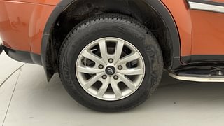 Used 2015 Mahindra XUV500 [2015-2018] W10 Diesel Manual tyres RIGHT REAR TYRE RIM VIEW